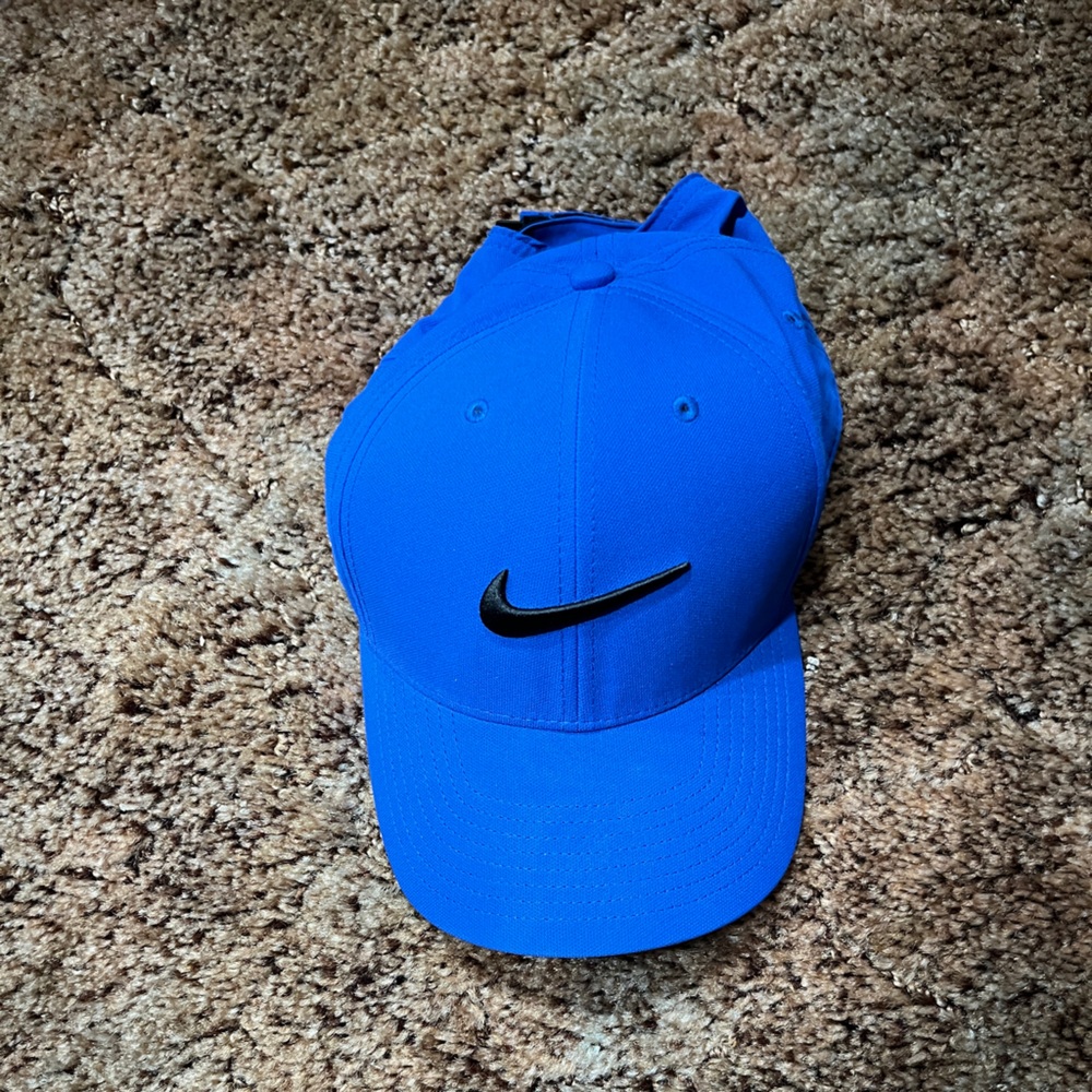 Nike blue baseball cap.